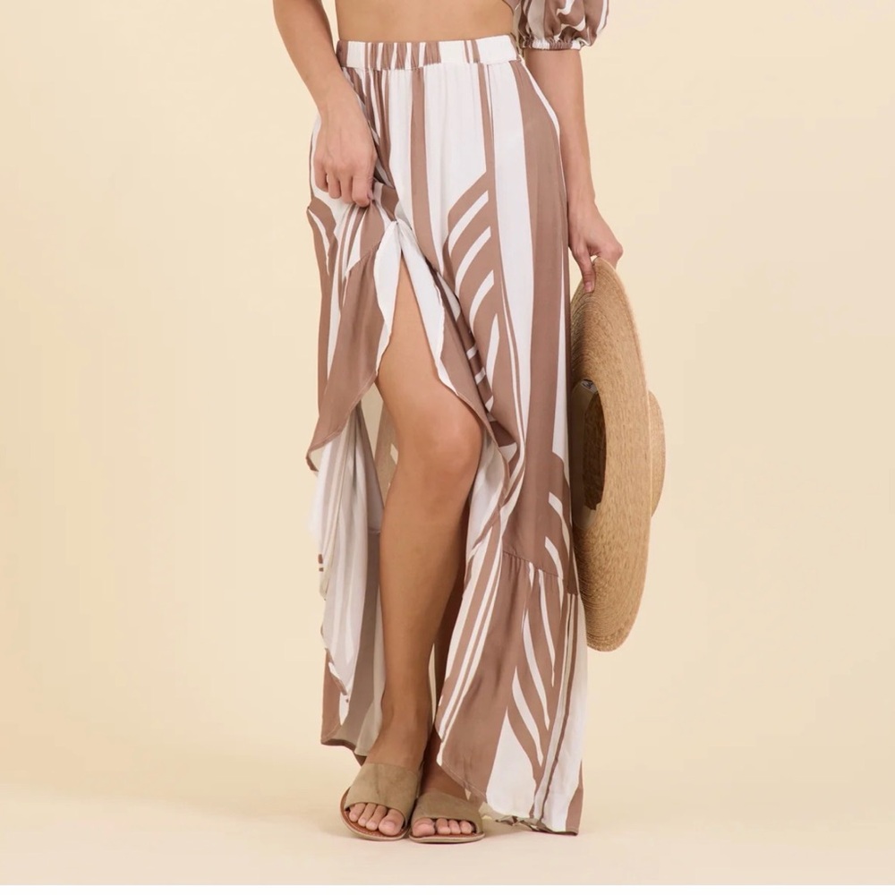 🌊 NWT Surf Gypsy Abstract High-Low Maxi Skirt – Size Medium – Resort Ready